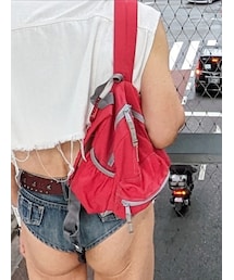 Ocean&Ground | Ocean&Groundさんのバックパック、シリーズ中最小の「ベビーサイズ」✨余計な上着や服を持ち歩いてない証として、財布とスマホくらいしか入らない小さなものを使ってます✌️(バックパック/リュック)