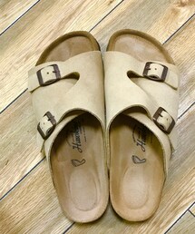Hawkins | 前までは、ビルケンのチューリッヒを履いていましたが、最近は、こちらホーキンスのチューリッヒタイプのサンダルを履いております。フットベッドが、ビルケンは、コルク製で固く、それに比べて、ホーキンスは、フットベッドが非常に柔らかく履きやすいので、最近は、ホーキンスのチューリッヒばかりを履いております。(サンダル)