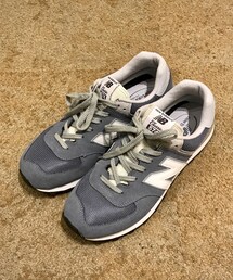 NEW BALANCE | ニューバランス　574  グレーと薄いブルーの間ぐらいのカラーで、お気に入りの一足です。ニューバランスの指定カラーは、スティールブルーになります。(スニーカー)