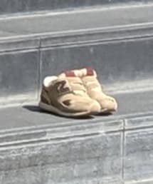 脱ぎ捨てられていた子供靴 | その他