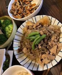 晩ごはん🍚 | 本命試験📝前日の晩ごはん✏︎息子氏リクエストで、ナゼか肉じゃが ^o^;🥔肉じゃがあんまり作らないので、喜んでました☺️💕サブは納豆、ブロッコリー、しめじと人参のきんぴらでした~(^o^)/(食器/キッチン)