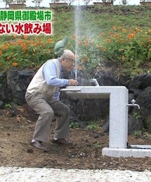 📷年間MVP面白写真🏆同率タイw | 水の勢いが激しすぎて飲めない水飲み場😂おじいちゃんの、帽子飛んでる🤣(その他)