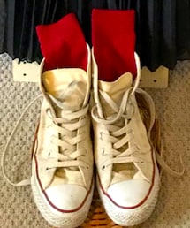 CONVERSE | お洒落なかたがやってた、赤🟥くつ下をチラ見させるやつにハマってます☺︎(スニーカー)