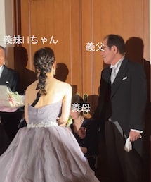 💐手紙と花束 | 義妹Hちゃんから、披露宴の最後に花束💐と手紙✉️を手渡され、嬉しそうな義母(∗ˊᵕ`∗)✨持病で、体調が限界を超えてるなか、もう何年も笑顔を見ることが少なくなってたのですが、この時の表情が、本当に嬉しそうで｡｡｡ ߹ㅅ߹ 式&披露宴の長時間、めっちゃ頑張っていて、すごかったです߹ㅅ߹  支えてる義父も߹ㅅ߹ (その他)