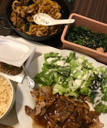 🍚出てると、できたりする😳✨ | ほうれん草のおひたし、ポークチャップ、納豆、昨日の残りのパプリカと竹輪のきんぴら☺︎(この日作ったの、2品だけ´-`✧*⁎)(食器/キッチン)
