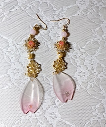 中華風蓮の花と花びらピアス | ピアス（両耳用）