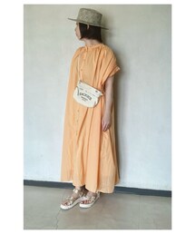 2 | 肩掛けも合う◎動きやすいカジュアルダウンも好み。(ワンピース)