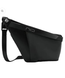 NIID | FINO IV Chest bag　　　　　　　　　　　【カラー】ブラック

【サイズ】W400×H240×D30mm

【重量】370g

【素材】ポリエステル、その他

(ボディバッグ/ウエストポーチ)