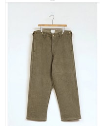 Nigel Cabourn | FIREMAN PANT - HEMP COTTON/1枚の布に厚みを持たせ頑丈な生地とするために全面に太い糸をひと針ひと針入れて文様と成したものが刺子。極めてプリミティヴなこの手法を織機で再現したものが刺子織り。本ファブリックの他に類を見ないしっかりとした、しかしナチュラスな厚みはヘンプと綿の混紡紙による3重織に拠るもの
Item No. 80490450910(パンツ)