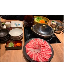 mami飯🍚 | 昨夜のmami飯🍚です😋夜7時から歓送迎会がありました🥺通常営業を行いながら、従業員30人ほど集まりました🎶写真のしゃぶしゃぶや、お寿司、おつまみ、サラダ等食べ、お酒、ドリンクを飲みましたよ🥤腹9分ほど食べました😋(その他)