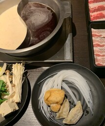 mami飯🍚 | 昨夜はしゃぶしゃぶを食べました😋しゃぶ葉ですね🌿‬ ܸ✋だしは、豆乳とすきやきです♬カレーやデザートも食べてお腹いっぱいになりました😊🍛🍨(その他)