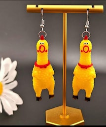 びっくりチキンピアス🐔 | 可愛さに惹かれて購入した引っ掛け型ピアス✨️外に付けて出るのは勇気いるなぁ🤭撮影で着けて見ようかなぁ😉インテリアとして飾ってても可愛いから良し❣️👍✨ぽかんと開いた口がたまりません🤭(ピアス（両耳用）)