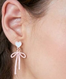 今日のピアス✨️✨️ | ハートにリボンの付いた淡いピンクのピアス🤍🎀(ピアス（両耳用）)