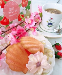 Tea Time🍰🫖 | 銀座コージーコーナーの春のマドレーヌを食べました😋いちご、もも、さくら🍓🍑🌸味です🥰1こ100Kcalほどなんで3こ食べました😆💗(その他)