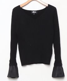 JILL by JILL STUART | スリーブコンシャス🧶Vネックの薄手ニットトップス🍀袖口の胡桃ボタンと異素材ベルスリーブ🔔が可愛い🥰お気に入り🥰何年も愛用してます♥️(ニット/セーター)