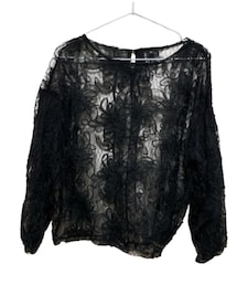 しまむら | HK works Londonのシアートップス🍀袖はバルーンになっていて、花柄が描かれてます🎈可愛くて一目惚れ😍💘(Tシャツ/カットソー)