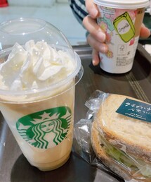 うさこのスウィーツ同盟会 | 通院でした🏥夫も一緒についてきてくれたのでお昼は院内のスタバで☕️🥪エスプレッソフラペチーノ美味しいよ🖤(その他)