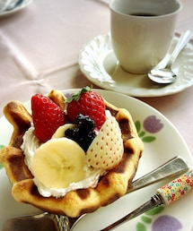 うさこのスウィーツ同盟会🩷いちご農園で食べたワッフル❤️ | 音楽/本・雑誌