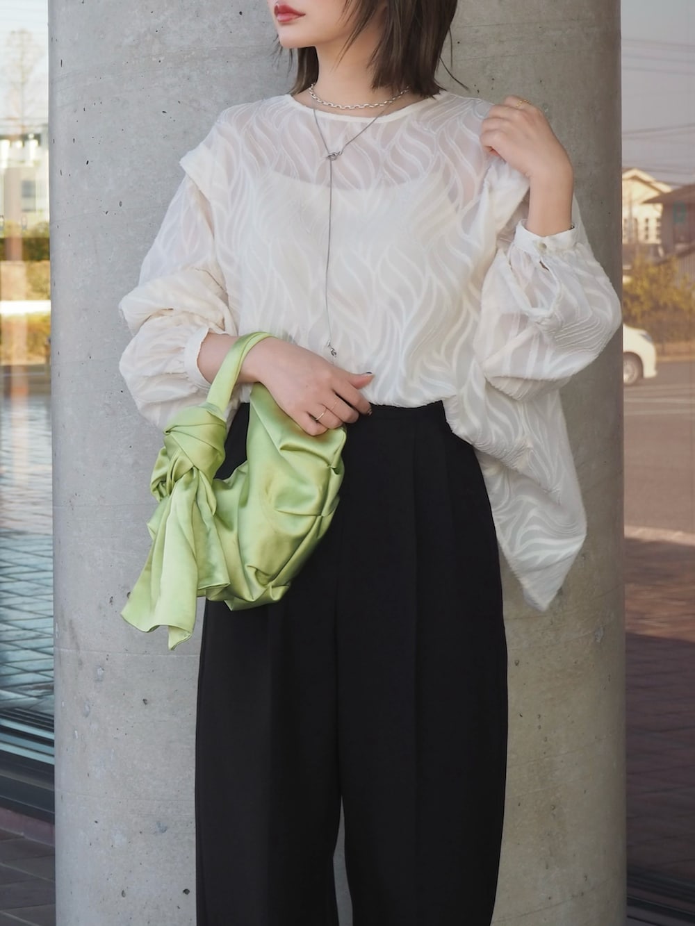 shino◡̈*❤︎さんの「フェミニンな気分。2wayシフォンシアージャガードブラウス（classicalelf）」を使ったコーディネートの3枚目の写真