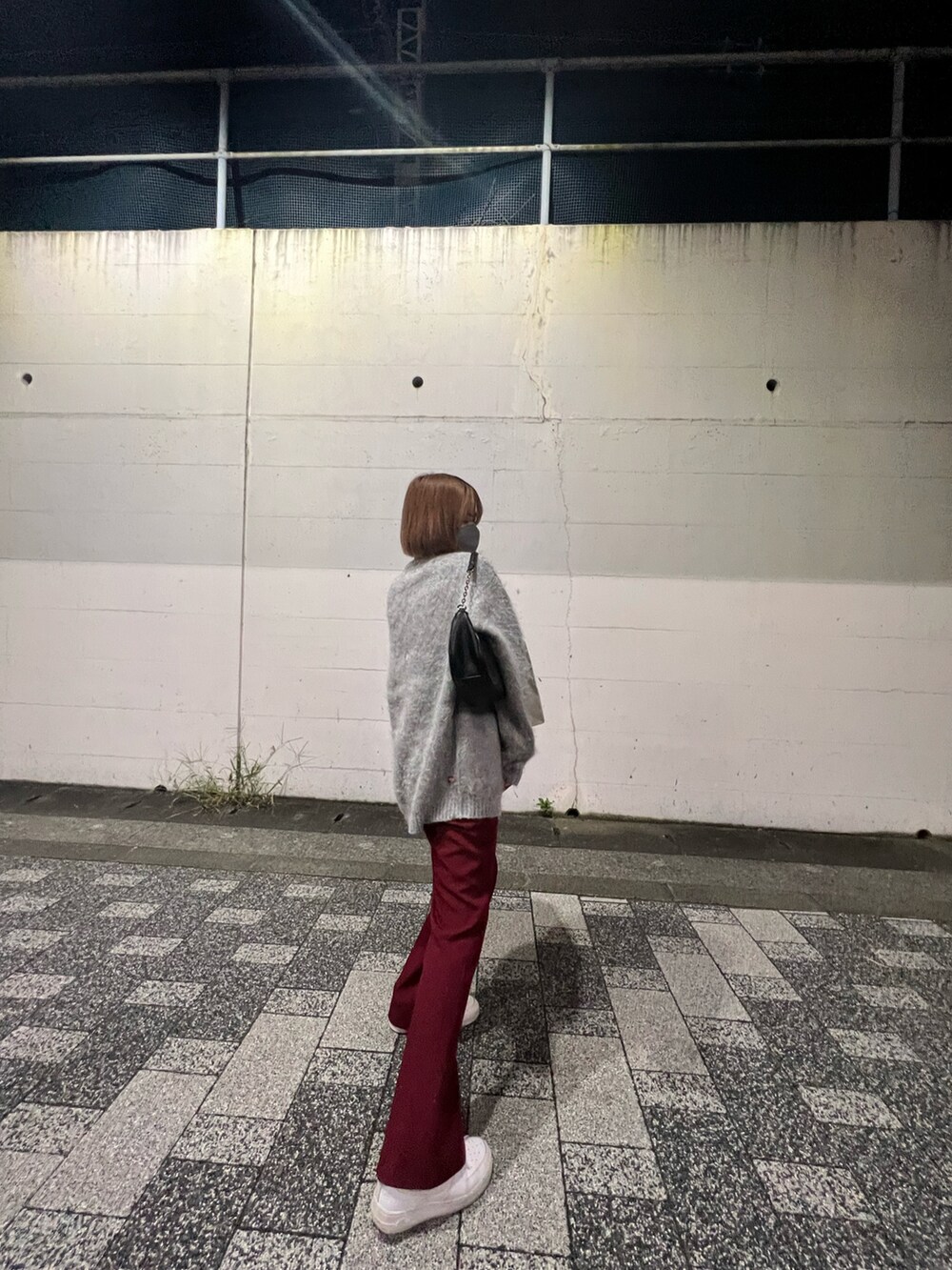 「オトナカジュアル、シンプルコーデ、カジュアル、秋のコーデ、お出かけコーデ、ootd、ニット、フレアパンツ、WHO’S WHO gallery、wwg、フーズフーギャラリー(WHO'S WHO gallery)、モヘアニット、モヘア、冬コーデ、ボルドー」｜「WHO'S WHO galleryのフレアープレスパンツ（スラックス、レッド系）」を使った、hnkさん（レディース・158cm）の秋コーディネートの3枚目の写真