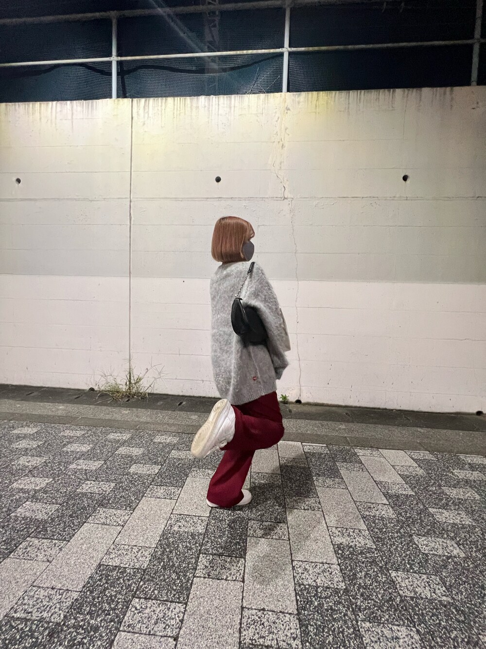 「オトナカジュアル、シンプルコーデ、カジュアル、秋のコーデ、お出かけコーデ、ootd、ニット、フレアパンツ、WHO’S WHO gallery、wwg、フーズフーギャラリー(WHO'S WHO gallery)、モヘアニット、モヘア、冬コーデ、ボルドー」｜「WHO'S WHO galleryのフレアープレスパンツ（スラックス、レッド系）」を使った、hnkさん（レディース・158cm）の秋コーディネートの2枚目の写真