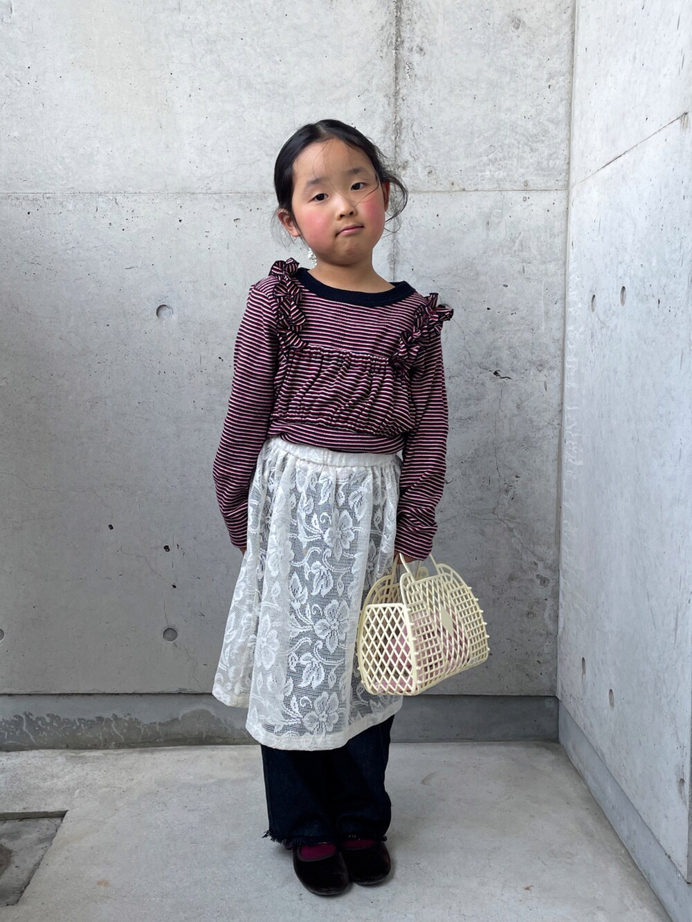 「春めき満開コーデ、韓国ファッション、ビスチェ、キッズコーデ、キッズファッション、ヘアアレンジ」|「韓国子供服の🏷️omn様(スカート、ホワイト系)」を使った、ioooさん(キッズ・110cm)の春コーディネートの3枚目の写真