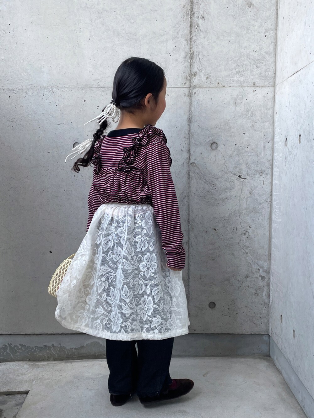 「春めき満開コーデ、韓国ファッション、ビスチェ、キッズコーデ、キッズファッション、ヘアアレンジ」|「韓国子供服の🏷️omn様(スカート、ホワイト系)」を使った、ioooさん(キッズ・110cm)の春コーディネートの2枚目の写真