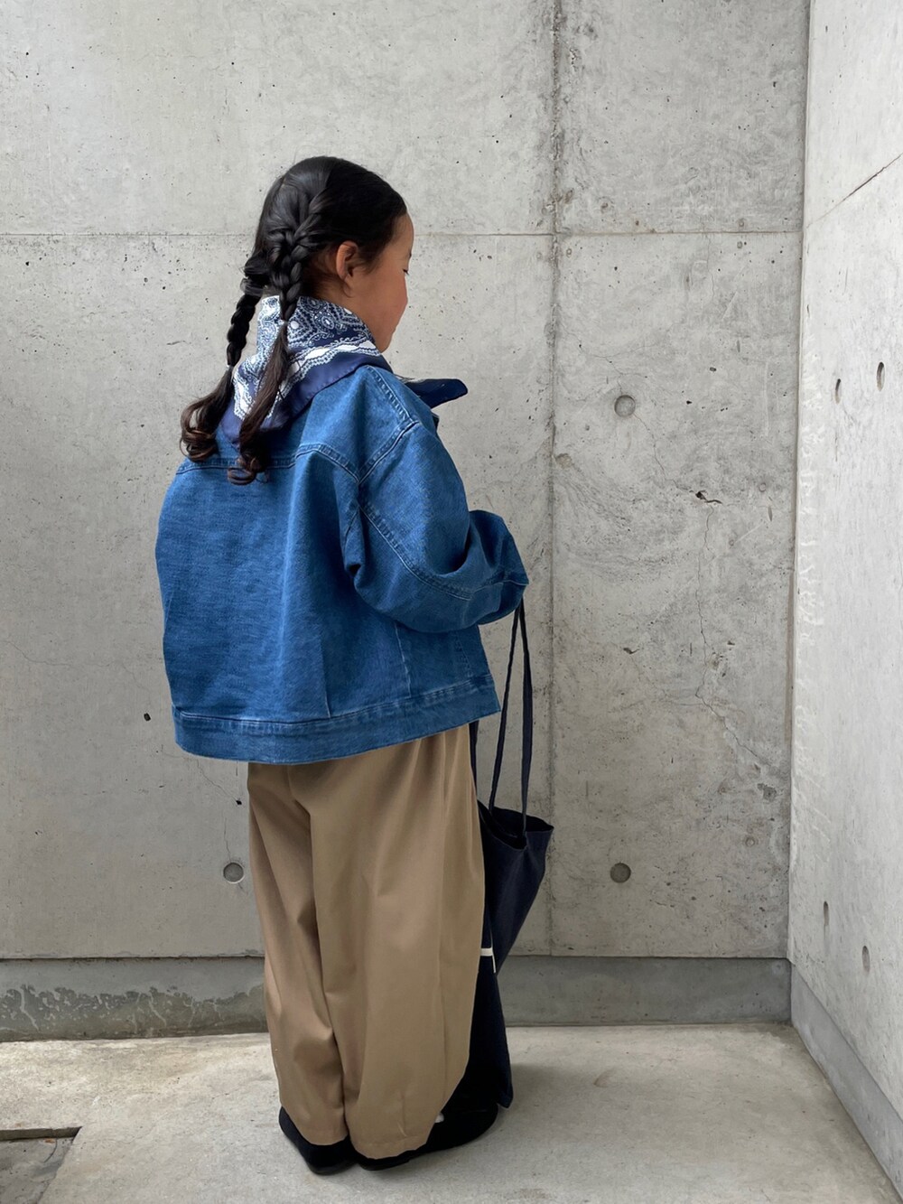 「green label relaxingのTJ GLR リボン オペラシューズ / キッズ 17cm-21cm(その他シューズ、ブラック系)」を使った、ioooさん(キッズ・110cm)の春コーディネートの2枚目の写真