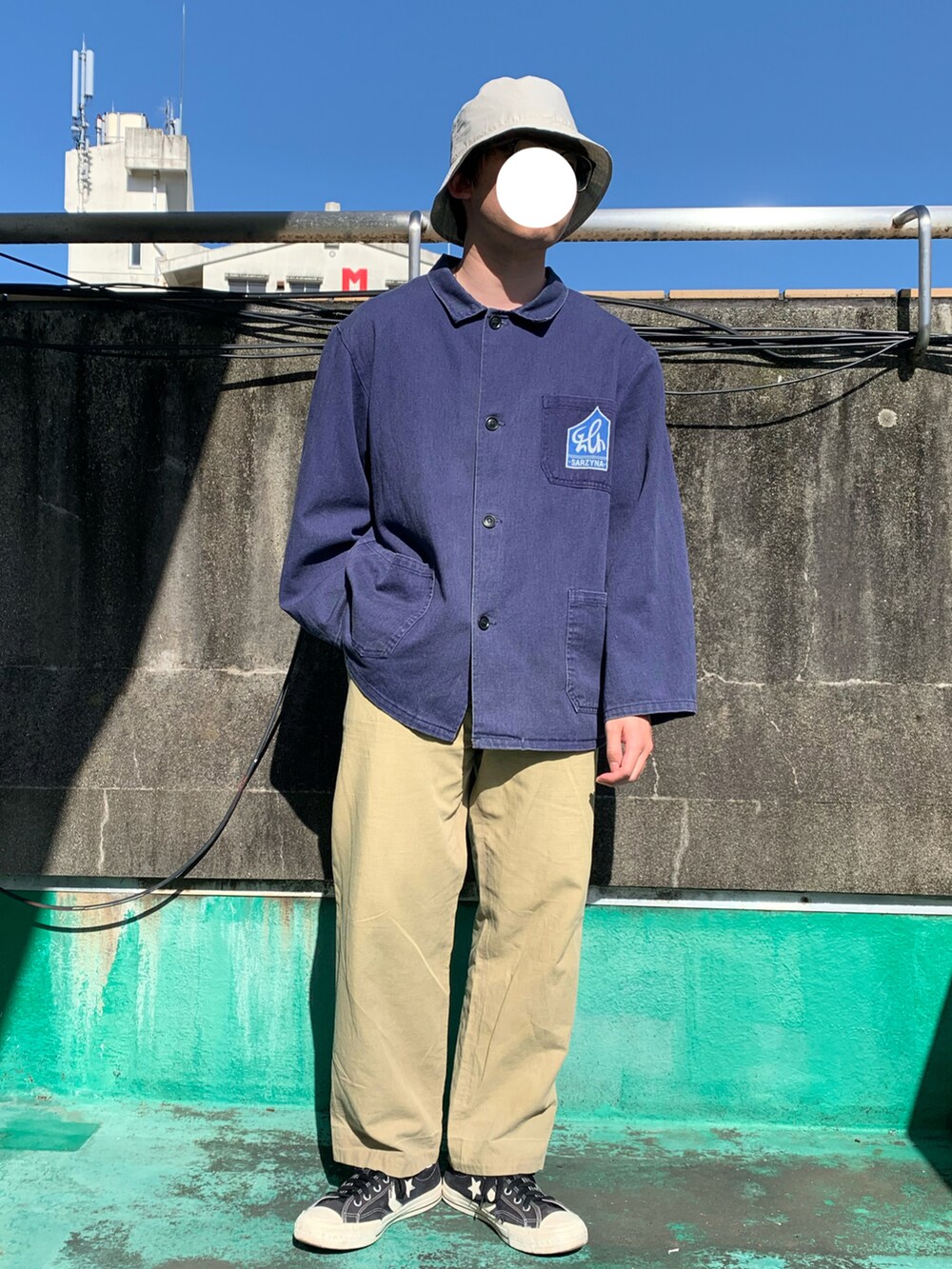 「ごきげんウィーク、大人カジュアル、カジュアル、ラフ、シンプル、古着、古着MIX、ワーク、スラックス、スニーカー、今日のコーデ」｜「古着のアイテム（スラックス、ベージュ系）」を使った、Fukukichi_🦉さん（メンズ・163cm）の春コーディネートの3枚目の写真