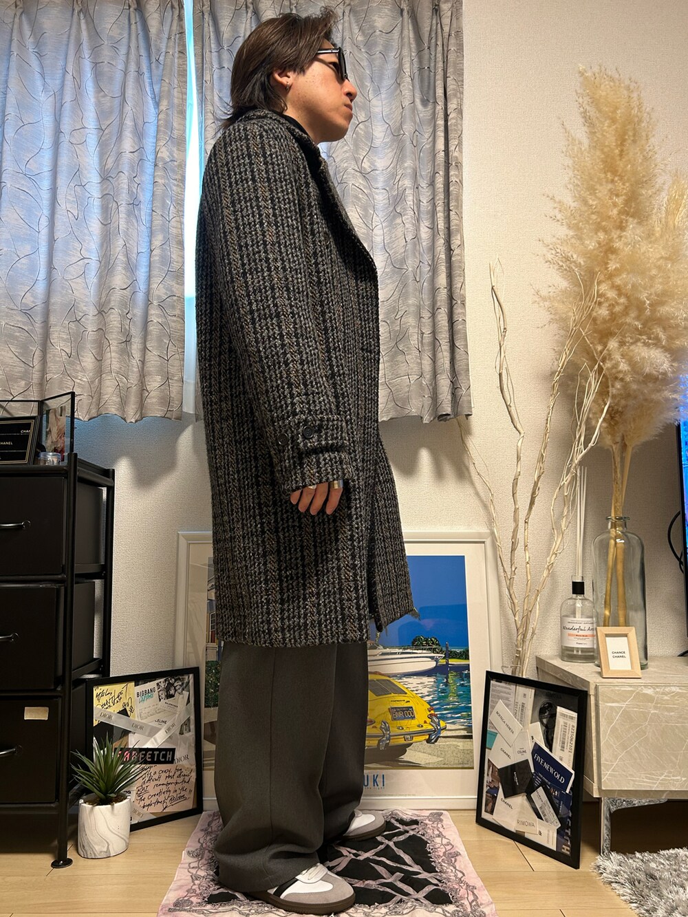 「コート、Stella McCartney、gentlemonster、サングラス、UNIQLO、ユニクロ、アディダス、adidas、スニーカー、ストライプシャツ、シャツスタイル、タートルネック、スラックス、カジュアルコーデ、キレイめ」｜「gentle monsterのアイテム（サングラス、ブラック系）」を使った、つばささん（メンズ・165cm）の冬コーディネートの4枚目の写真