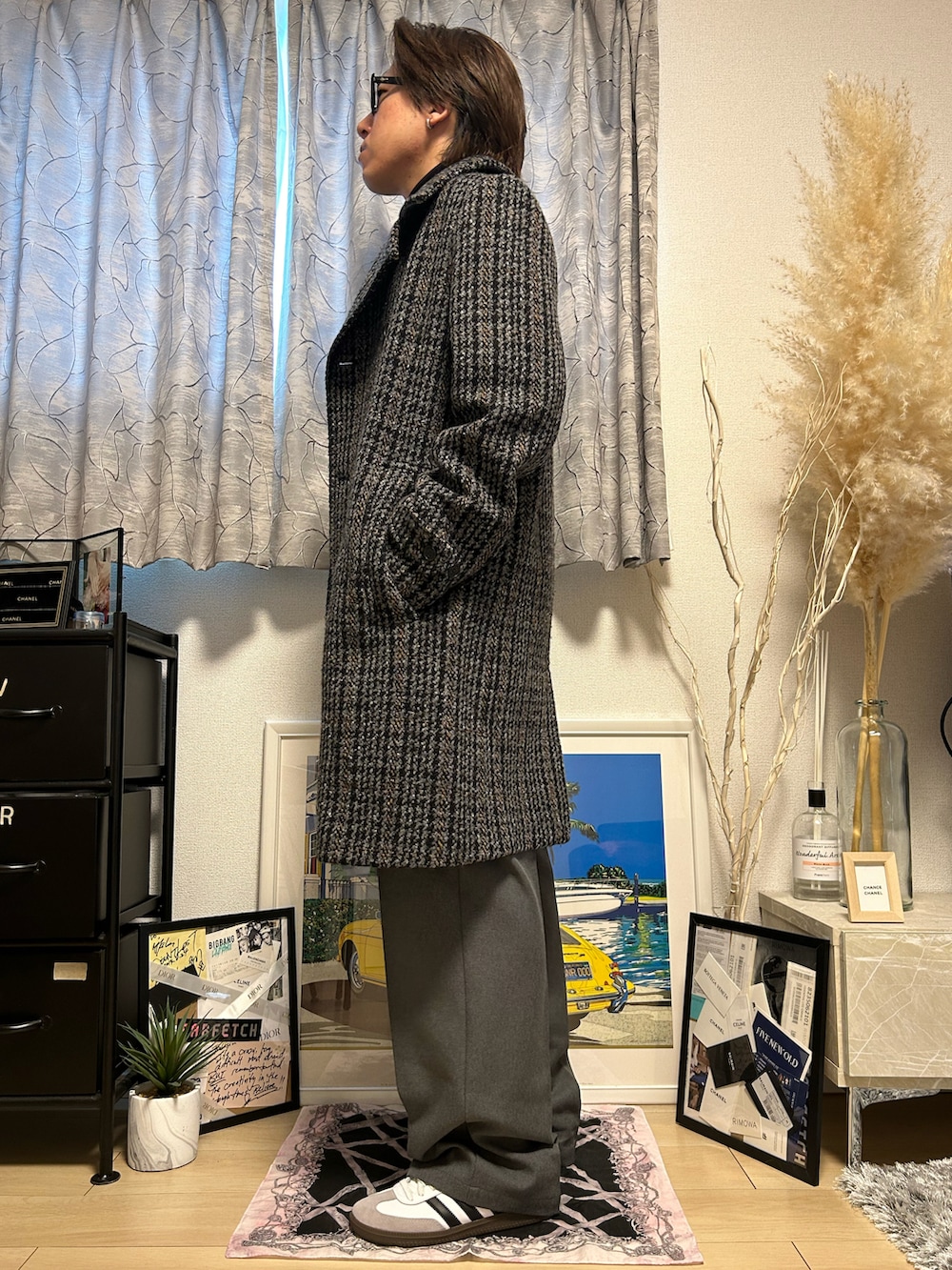 「コート、Stella McCartney、gentlemonster、サングラス、UNIQLO、ユニクロ、アディダス、adidas、スニーカー、ストライプシャツ、シャツスタイル、タートルネック、スラックス、カジュアルコーデ、キレイめ」｜「gentle monsterのアイテム（サングラス、ブラック系）」を使った、つばささん（メンズ・165cm）の冬コーディネートの2枚目の写真
