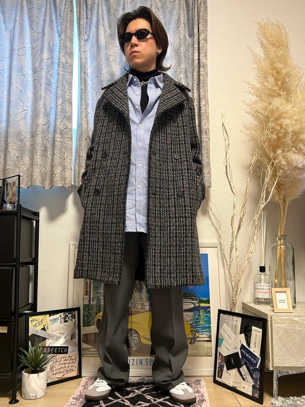 「コート、Stella McCartney、gentlemonster、サングラス、UNIQLO、ユニクロ、アディダス、adidas、スニーカー、ストライプシャツ、シャツスタイル、タートルネック、スラックス、カジュアルコーデ、キレイめ」｜「gentle monsterのアイテム（サングラス、ブラック系）」を使った、つばささん（メンズ・165cm）の冬コーディネートの5枚目の写真