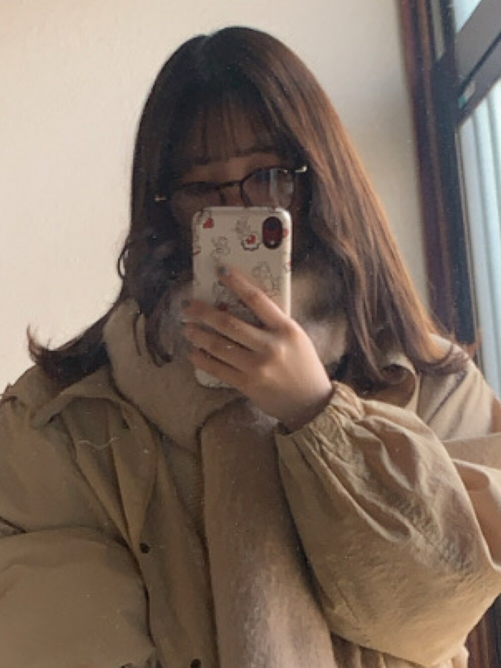 「オトナカジュアル、おしゃれさんと繋がりたい、ニュアンスカラー、ベージュ、淡色コーデ、淡色女子、ゆるコーデ、冬コーデ、私の推しブランド」｜「w closetのナイロンフードZIPマウンテンパーカー（その他アウター、ベージュ系）」を使った、真央さん（レディース・158cm）の冬コーディネートの4枚目の写真