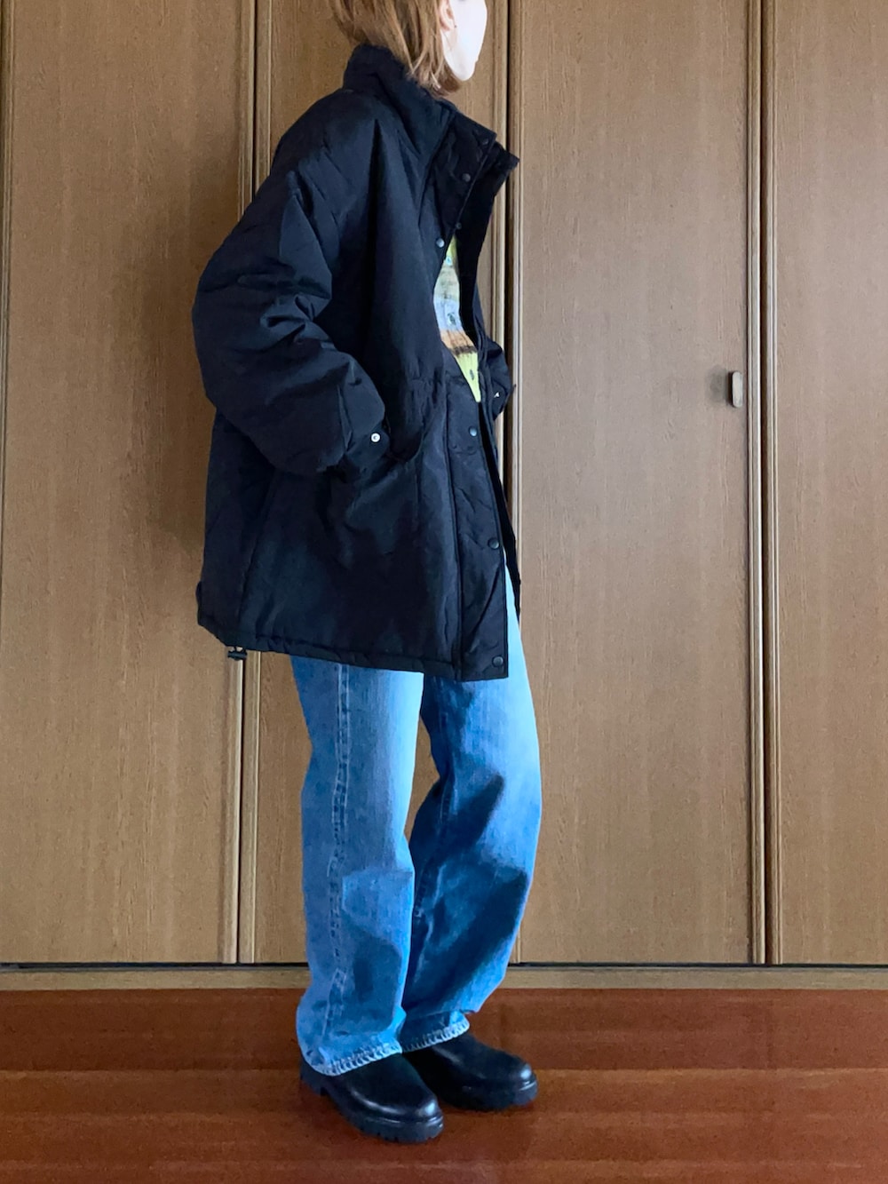 「ブルゾン、カーディガン、デニムパンツ、サイドゴアブーツ、大人カジュアル、オトナカジュアル、カジュアルコーデ、シンプルコーデ、冬コーデ」｜「tiptopの中綿ファー使いマルチwayブルゾン（ブルゾン、ブラック系）」を使った、𝐀𝐍𝐘さん（レディース・156cm）の冬コーディネートの2枚目の写真