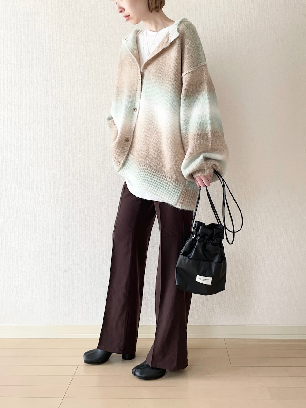 ã°ãªãŒã³ç³»ã®ã«ãŒãã£ã¬ã³/ãã¬ãããã¯ã€ãç³»ã®Tã·ã£ã/ã«ãããœãŒããã©ãŠã³ç³»ã®ãã®ä»ãã³ããççšããã¬ãã£ãŒã¹ã®ç§ã³ãŒãã£ããŒãã®2æç®ã®åç