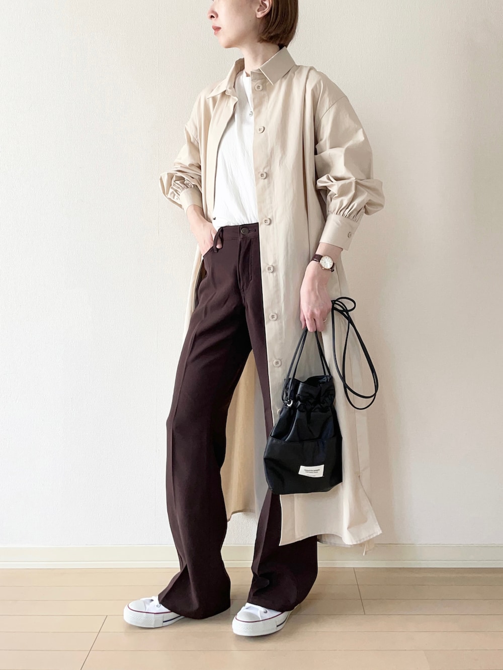 「renorm、リノーム、SOMETHING、サムシング、ワンピース、ロンT、センタープレス、トラウザーパンツ、converse、コンバース、ショルダーバッグ、巾着バッグ、大人カジュアル、オトナカジュアル、秋コーデ」|「ReNormの2WAYシャツワンピース(シャツワンピース、ベージュ系)」を使った、𝐀𝐍𝐘さん(レディース・156cm)の秋コーディネートの2枚目の写真