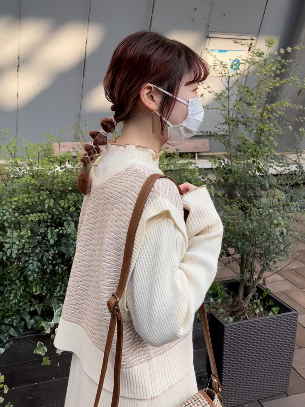 「チョコ色に染まれ、オトナ女子、ニットワンピース、ニットワンピ、バレンタイン、バレンタインコーデ、デート、ehka sopo、春コーデ、ラクチンコーデ、お出かけコーデ、大人かわいい、プチプラコーデ、ワントーンコーデ、ヘアアレンジ」｜「ehka sopoのメローニットワンピース（ワンピース、ホワイト系）」を使った、おゆいさん（レディース・151cm）の冬コーディネートの2枚目の写真