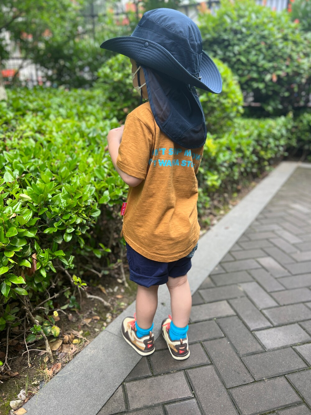 「ootd、夏、街头搭配、球鞋、复古穿搭」｜「THE NORTH FACEのアイテム（サンバイザー、ブルー系）」を使った、sunstar0109さん（キッズ・100cm）の夏コーディネートの4枚目の写真