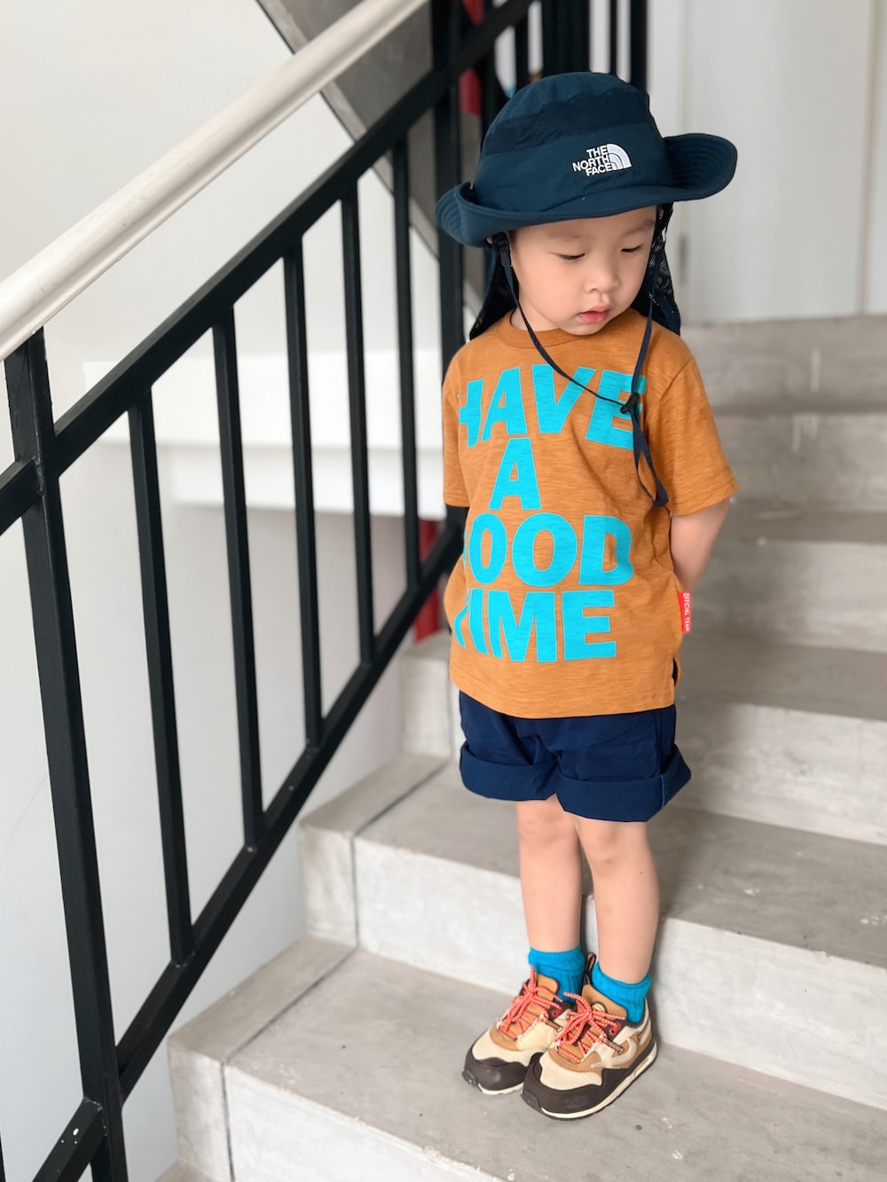 「ootd、夏、街头搭配、球鞋、复古穿搭」｜「THE NORTH FACEのアイテム（サンバイザー、ブルー系）」を使った、sunstar0109さん（キッズ・100cm）の夏コーディネートの3枚目の写真