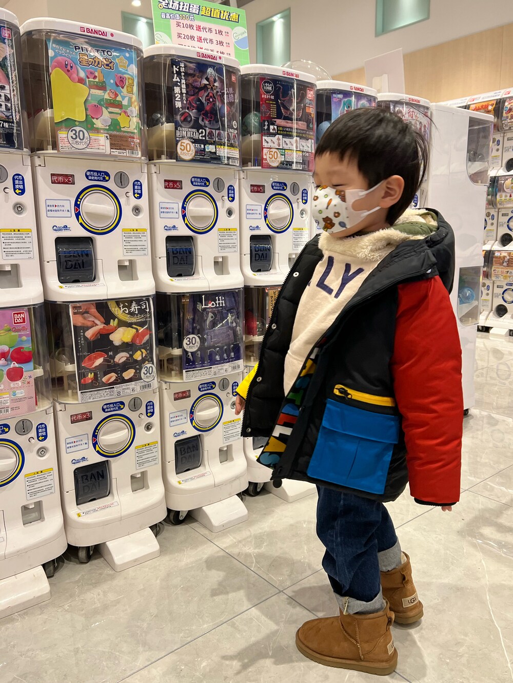 「ootd、雪地靴、DENIM DUNGAREE、街头搭配」｜「DENIM DUNGAREEのアイテム（パーカー、ホワイト系）」を使った、sunstar0109さん（キッズ・100cm）の夏コーディネートの5枚目の写真