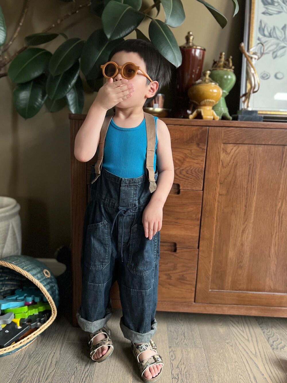 「ootd、夏、街头搭配、复古」｜「DENIM DUNGAREEのアイテム（キャップ、ブラウン系）」を使った、sunstar0109さん（キッズ・100cm）の夏コーディネートの5枚目の写真
