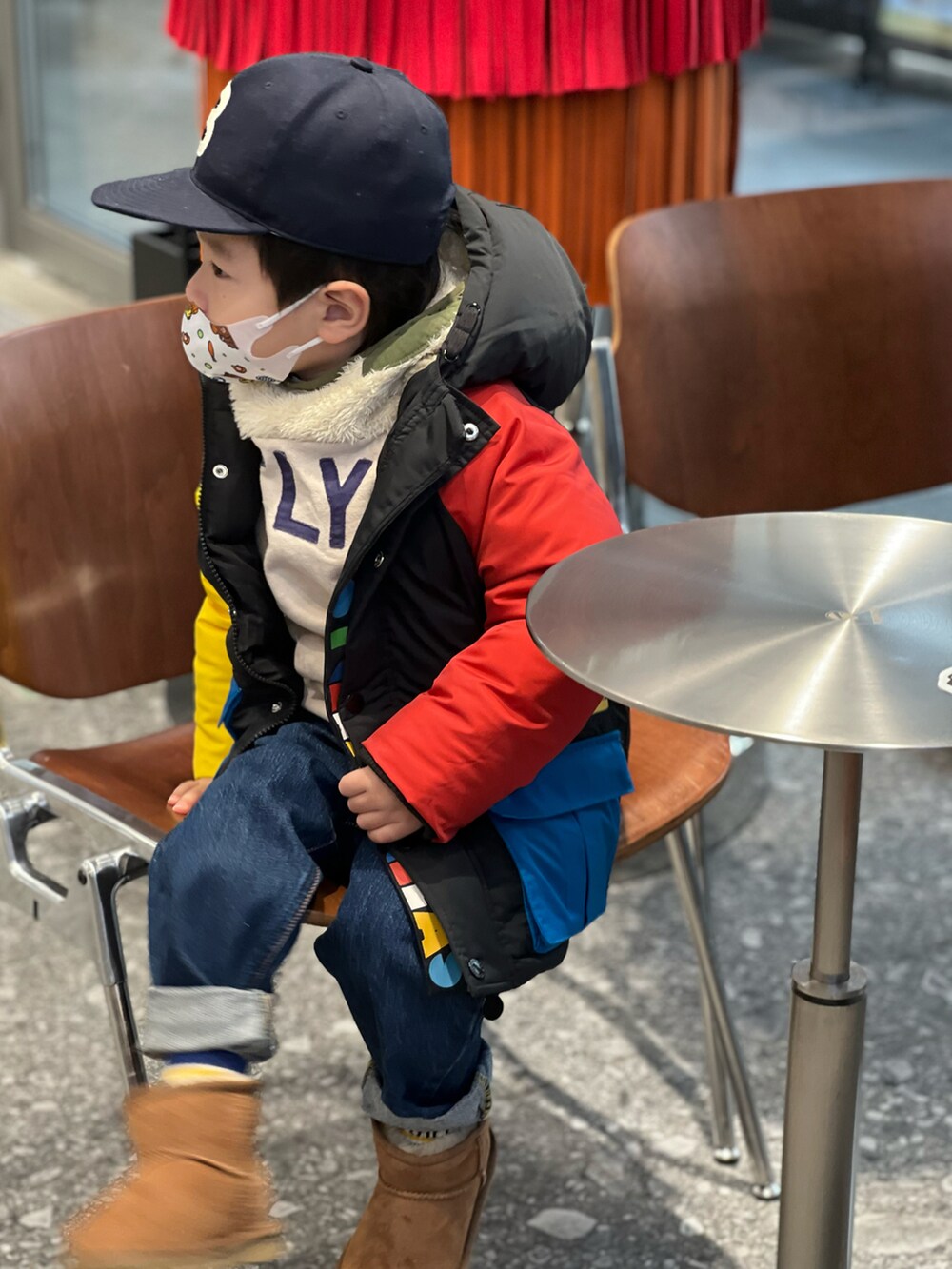 「ootd、雪地靴、DENIM DUNGAREE、街头搭配」｜「DENIM DUNGAREEのアイテム（パーカー、ホワイト系）」を使った、sunstar0109さん（キッズ・100cm）の夏コーディネートの4枚目の写真