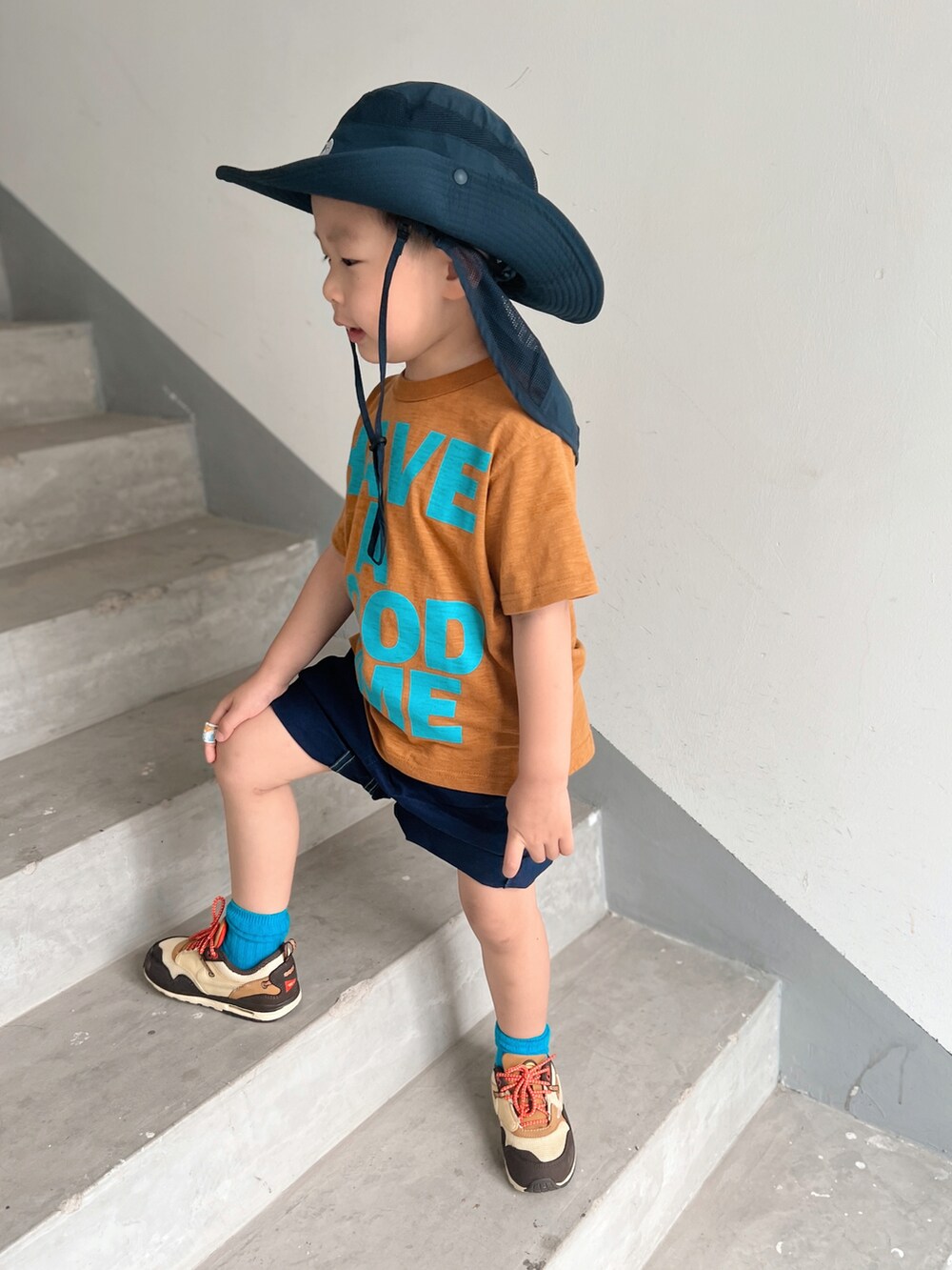 「ootd、夏、街头搭配、球鞋、复古穿搭」｜「THE NORTH FACEのアイテム（サンバイザー、ブルー系）」を使った、sunstar0109さん（キッズ・100cm）の夏コーディネートの2枚目の写真