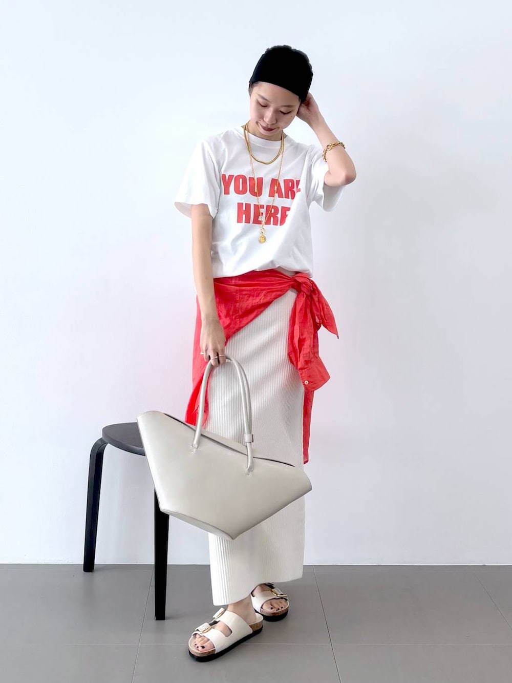 「トラッド、ナチュラル、夏コーデ、Tシャツ、スカート、高見え、休日コーデ、楽ちんコーデ、女子会、着痩せ、女子ウケ、BABYLONE、着痩せ・細見え、大人カジュアル、ロングスカート」|「Laura LombardiのLaura Lombardi / PORTRAITブレスレット(ブレスレット、ブラウン系)」を使った、blmikuroさん(レディース・164cm)の春コーディネートの2枚目の写真