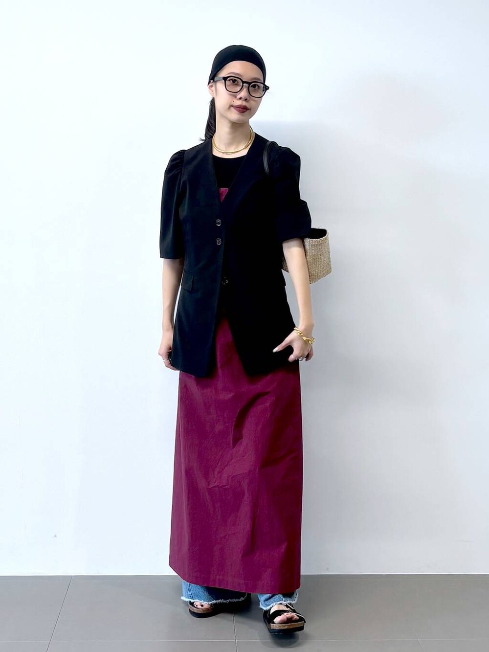 「ナチュラル、トラッド、高見え、休日コーデ、楽ちんコーデ、女子会、着痩せ、女子ウケ、BABYLONE、着痩せ・細見え、大人カジュアル、ワンピース、ジャケット、ジャケットスタイル、デニムパンツ」|「CORSO ROMA,9の【CORSO ROMA 9】2バックルサンダル(サンダル、ブラック系)」を使った、blmikuroさん(レディース・164cm)の春コーディネートの6枚目の写真