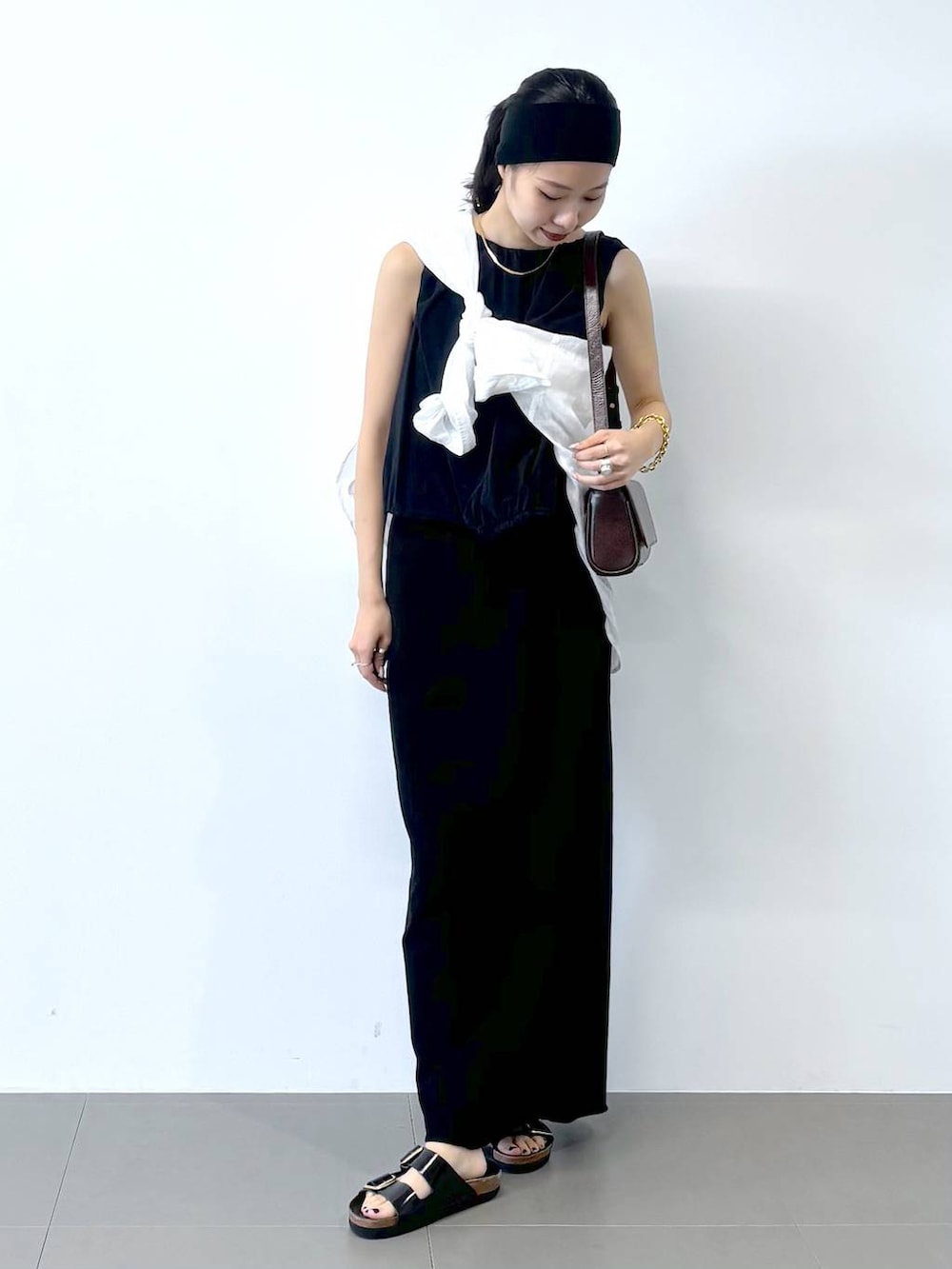 「トラッド、ナチュラル、高見え、休日コーデ、楽ちんコーデ、女子会、着痩せ、女子ウケ、BABYLONE、着痩せ・細見え、大人カジュアル、モード、撥水、スカート、ロングスカート」|「Laura LombardiのLaura Lombardi / PORTRAITブレスレット(ブレスレット、ブラウン系)」を使った、blmikuroさん(レディース・164cm)の春コーディネートの5枚目の写真