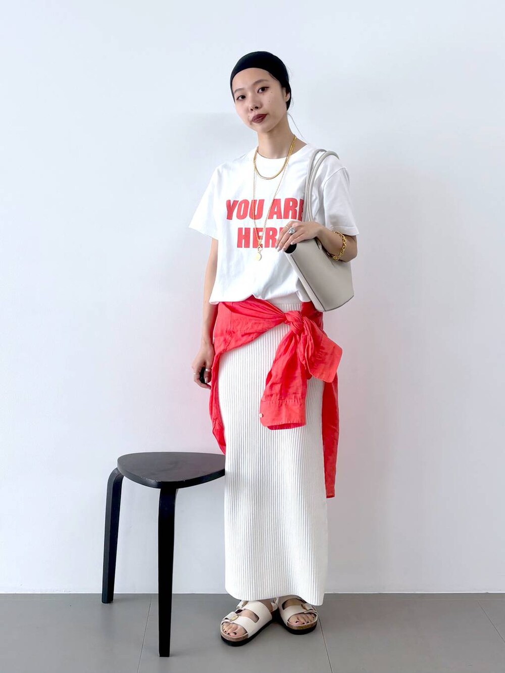 「トラッド、ナチュラル、夏コーデ、Tシャツ、スカート、高見え、休日コーデ、楽ちんコーデ、女子会、着痩せ、女子ウケ、BABYLONE、着痩せ・細見え、大人カジュアル、ロングスカート」|「Laura LombardiのLaura Lombardi / PORTRAITブレスレット(ブレスレット、ブラウン系)」を使った、blmikuroさん(レディース・164cm)の春コーディネートの5枚目の写真