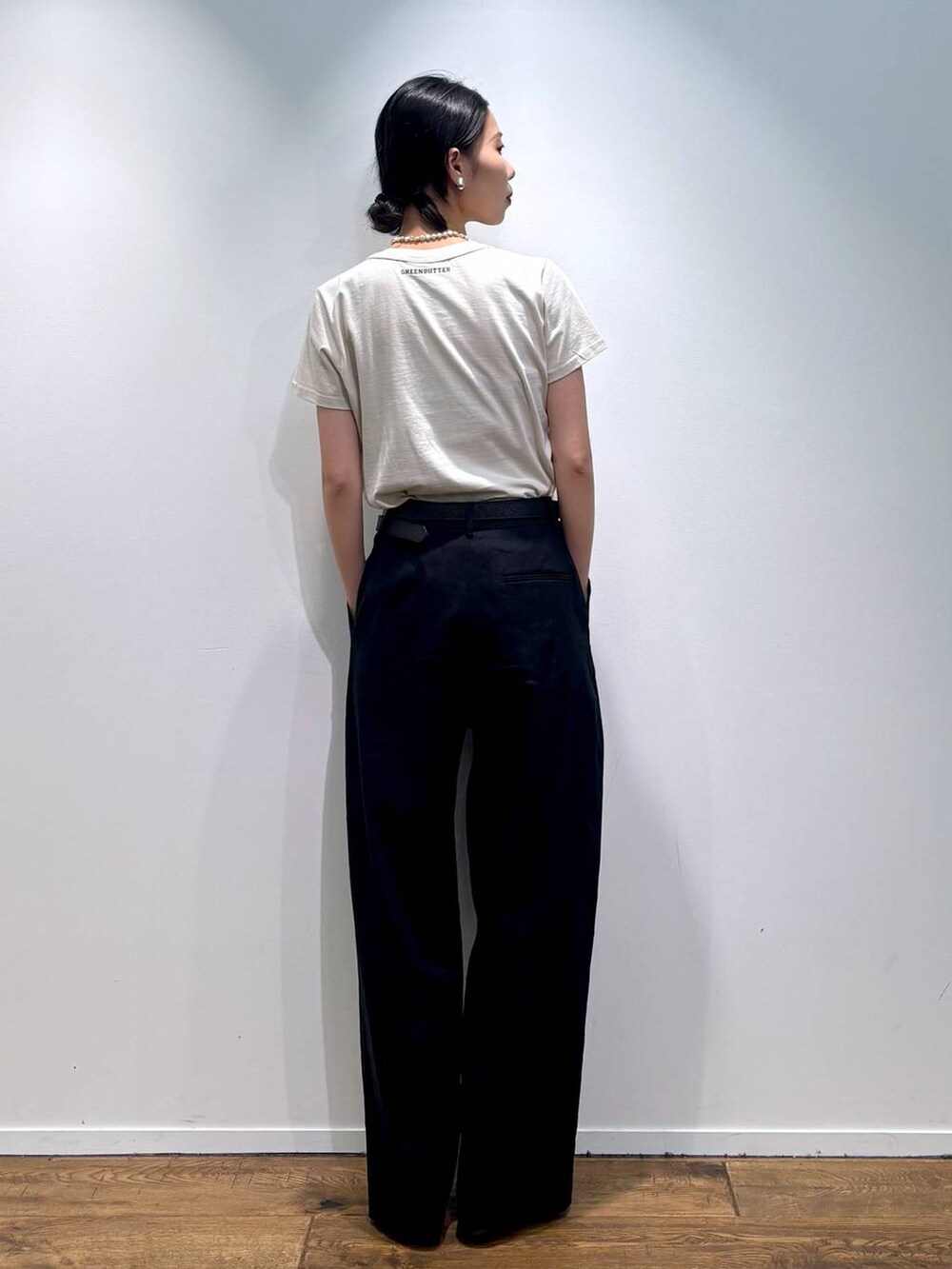 「トラッド、ナチュラル、高見え、休日コーデ、楽ちんコーデ、女子会、着痩せ、女子ウケ、BABYLONE、着痩せ・細見え、大人カジュアル、シャツ、シャツスタイル、Tシャツ、ワイドパンツ」｜「BABYLONEの【WEB限定】ストライプBIGシルエットシャツ（シャツ/ブラウス、ベージュ系）」を使った、blmikuroさん（レディース・164cm）の春コーディネートの7枚目の写真