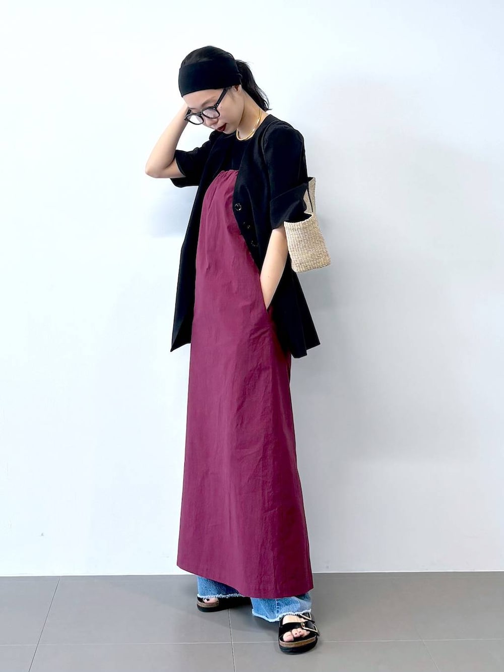 「ナチュラル、トラッド、高見え、休日コーデ、楽ちんコーデ、女子会、着痩せ、女子ウケ、BABYLONE、着痩せ・細見え、大人カジュアル、ワンピース、ジャケット、ジャケットスタイル、デニムパンツ」|「CORSO ROMA,9の【CORSO ROMA 9】2バックルサンダル(サンダル、ブラック系)」を使った、blmikuroさん(レディース・164cm)の春コーディネートの2枚目の写真