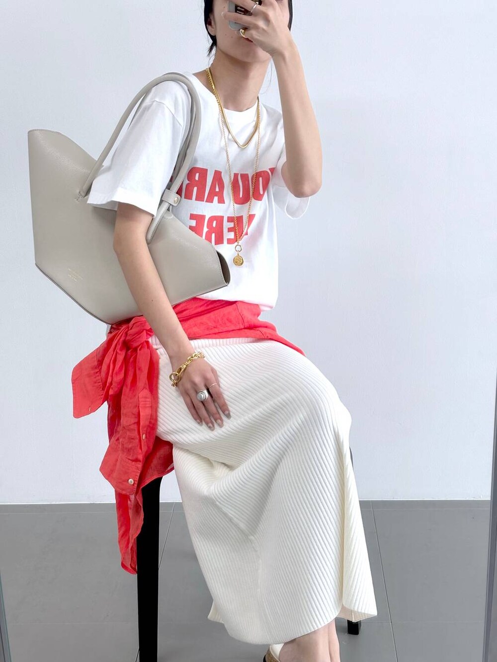「トラッド、ナチュラル、夏コーデ、Tシャツ、スカート、高見え、休日コーデ、楽ちんコーデ、女子会、着痩せ、女子ウケ、BABYLONE、着痩せ・細見え、大人カジュアル、ロングスカート」|「Laura LombardiのLaura Lombardi / PORTRAITブレスレット(ブレスレット、ブラウン系)」を使った、blmikuroさん(レディース・164cm)の春コーディネートの7枚目の写真